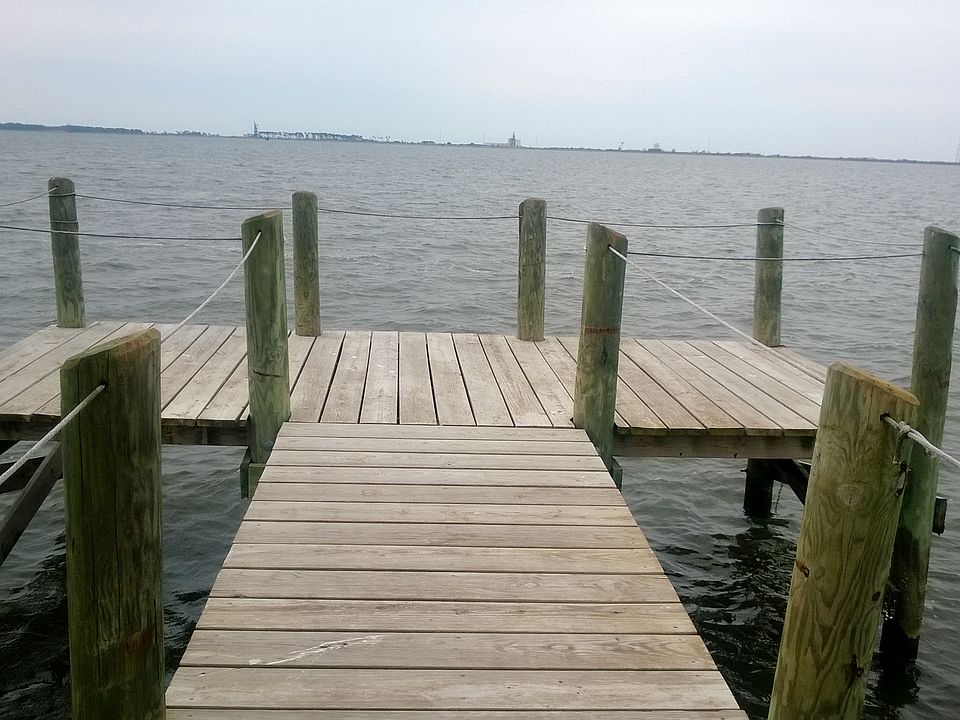 Pier is T shaped