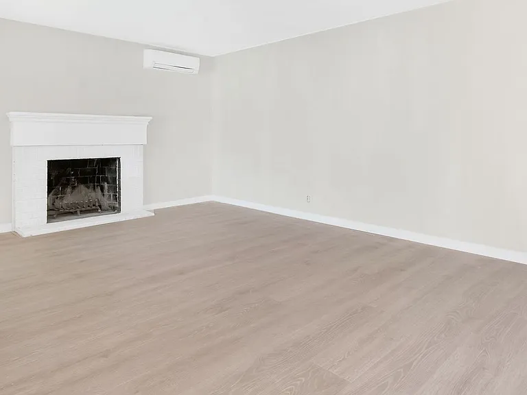 611-613 Russell Boulevard — Photo 5