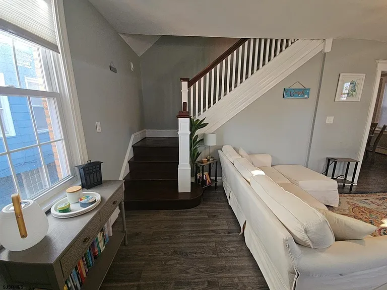 111 N Sacramento Ave — Photo 21