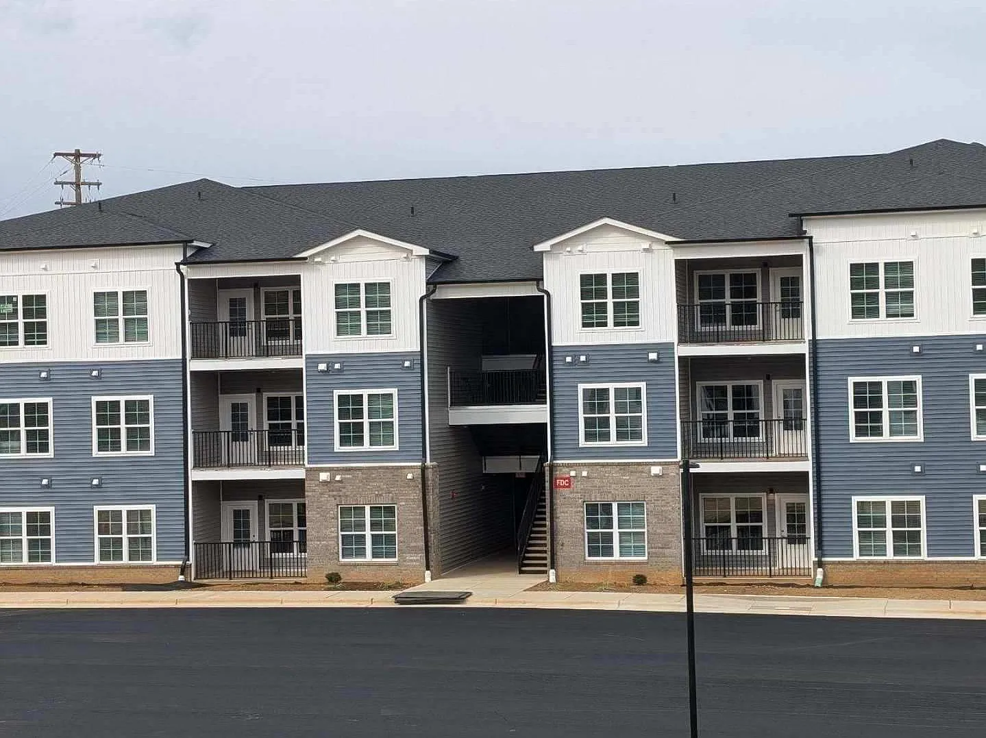 1 bed, 852 sqft, $1,450 — Photo 2