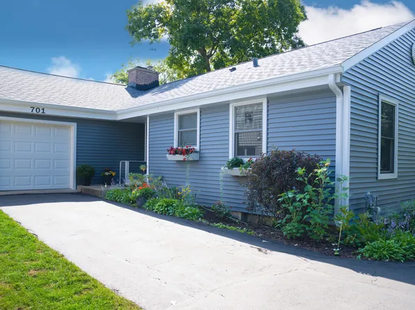 701 Byron Ct, Deerfield, IL 60015