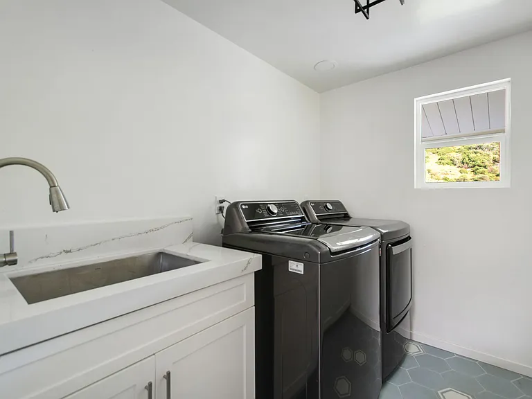 1495 Regatta Rd — Photo 5