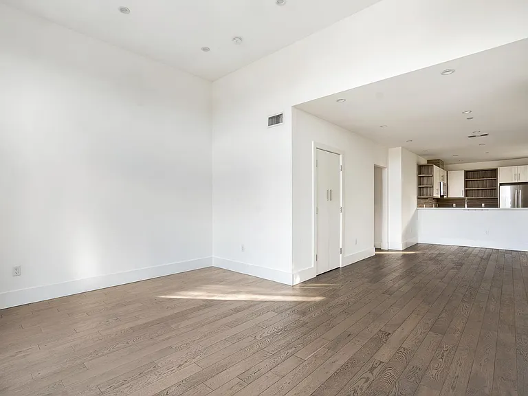11611 Moorpark St #6 — Photo 7