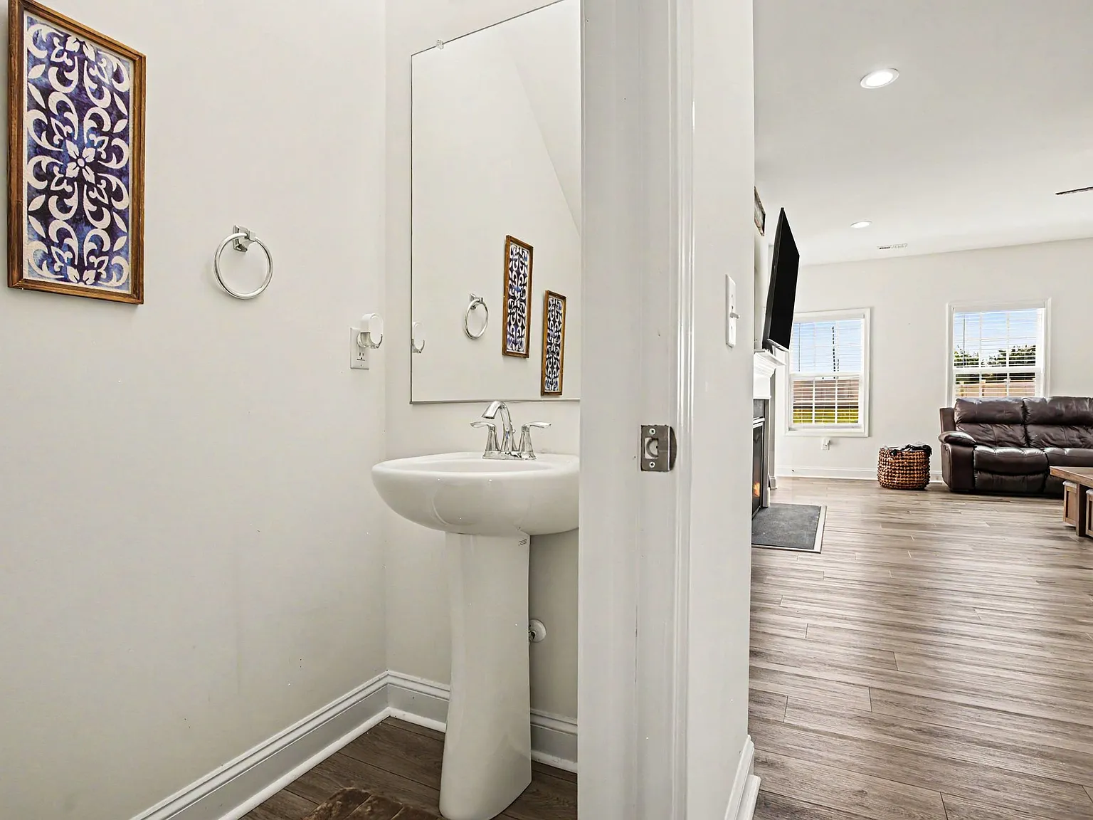 4 bed, 2677 sqft, $2,695 — Photo 4
