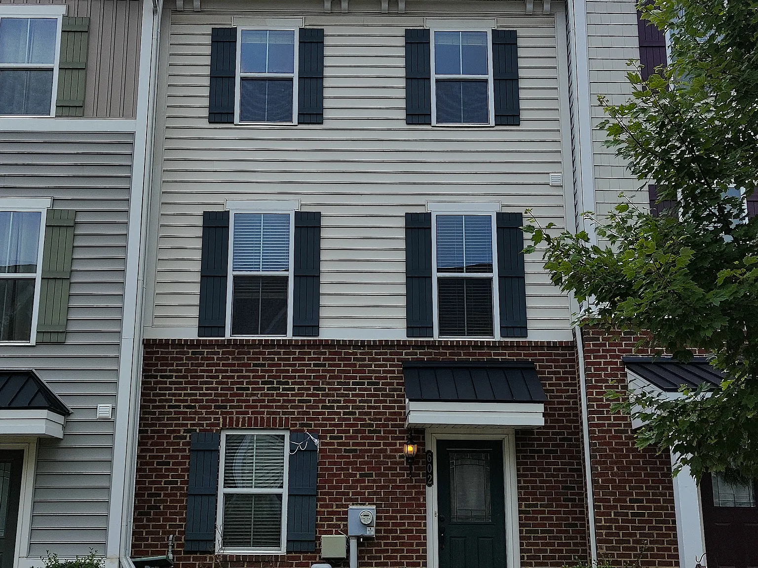 602 N Atwater Dr — Photo 1