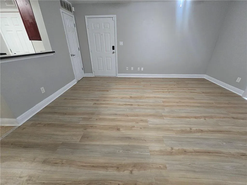 1 bed, 1.5 bath, 772 sqft, $1,400 — Photo 2