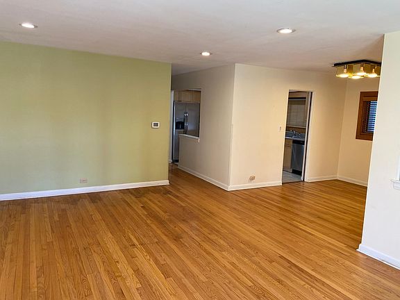 5th image of 6315 N Albany Ave #6315