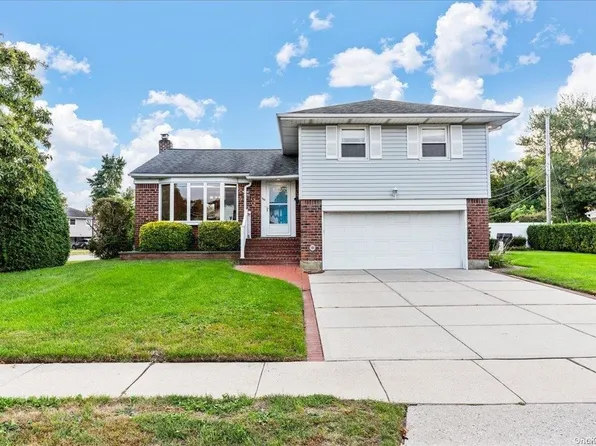 122 Manor Street, Plainview, NY 11803