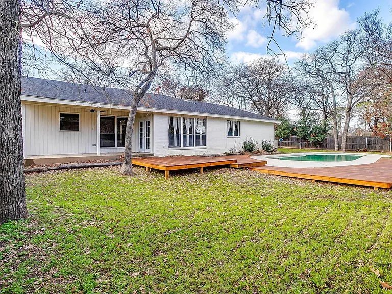 4107 Shamrock Dr — Photo 35