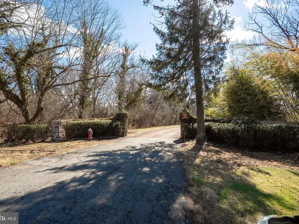 5 Landfall Ln, Princeton, NJ 08540