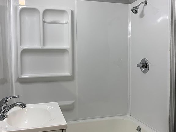 3rd image of 5200 Saint John Ave #9bj7h8nrw