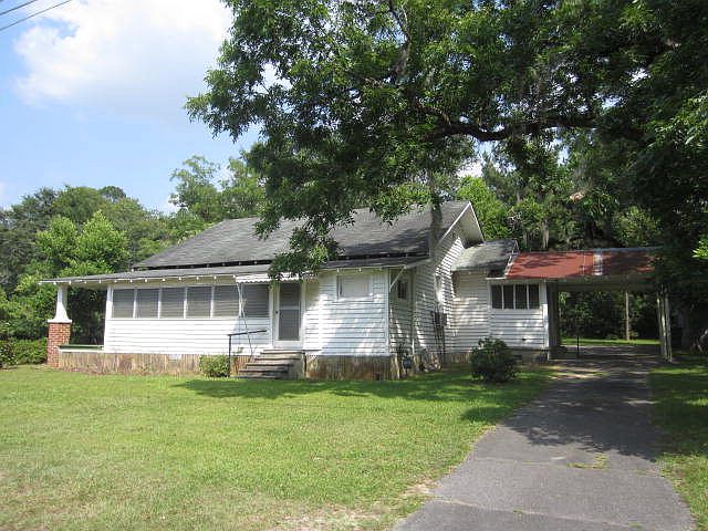 2nd image of 4265 E Louisiana Ave