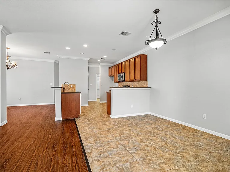 2505 Rusk Ct — Photo 12