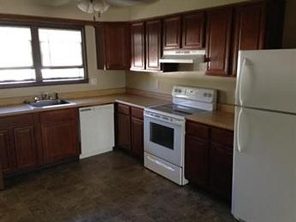 2nd image of 762 Grattan St #1