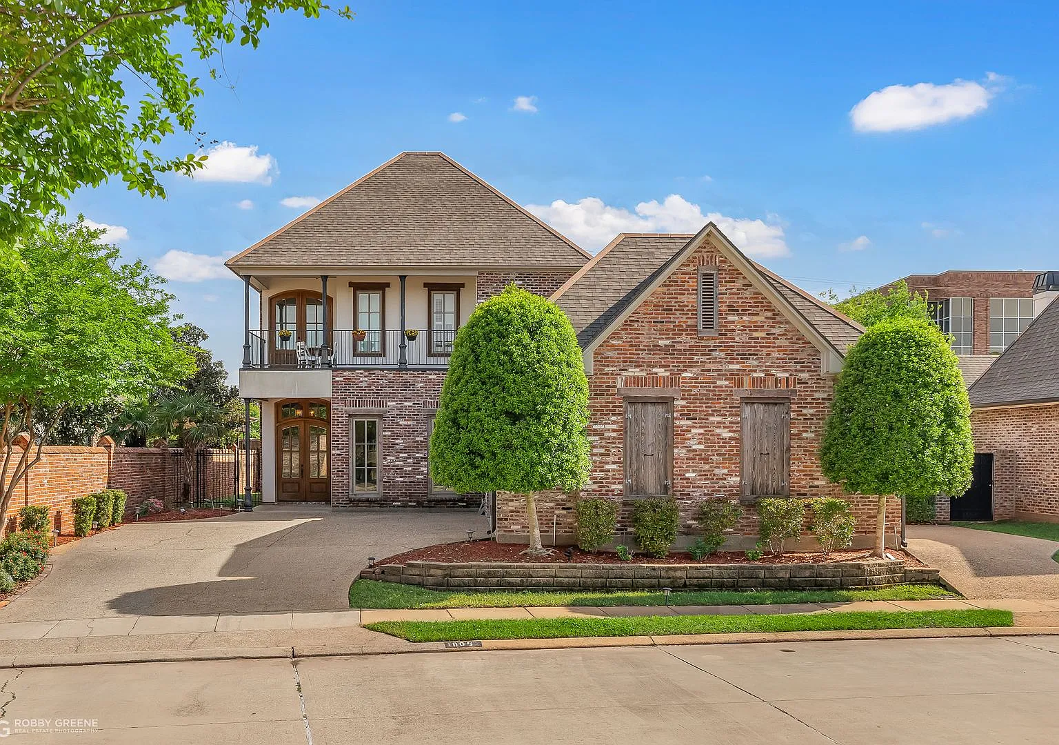 Oak Alley Neighborhood! — Photo 1