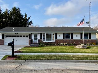 1410 Lee Cir, Manitowoc, WI 54220