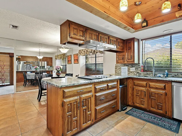 847 Middle Run Ct — Photo 42