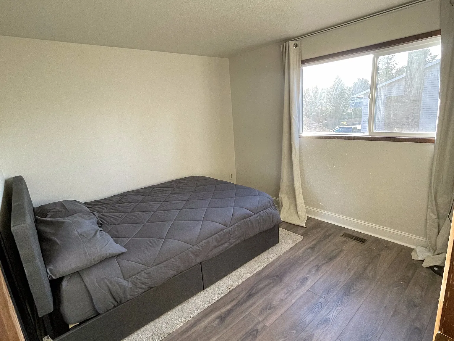4 bed, 2338 sqft, $850 — Photo 3