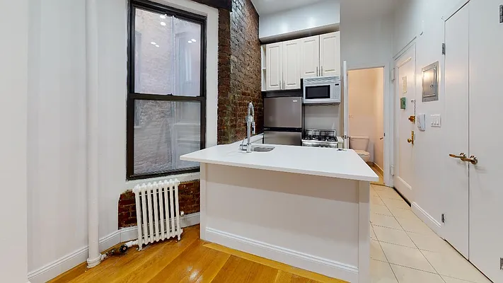 Rented by Bond New York | media 28