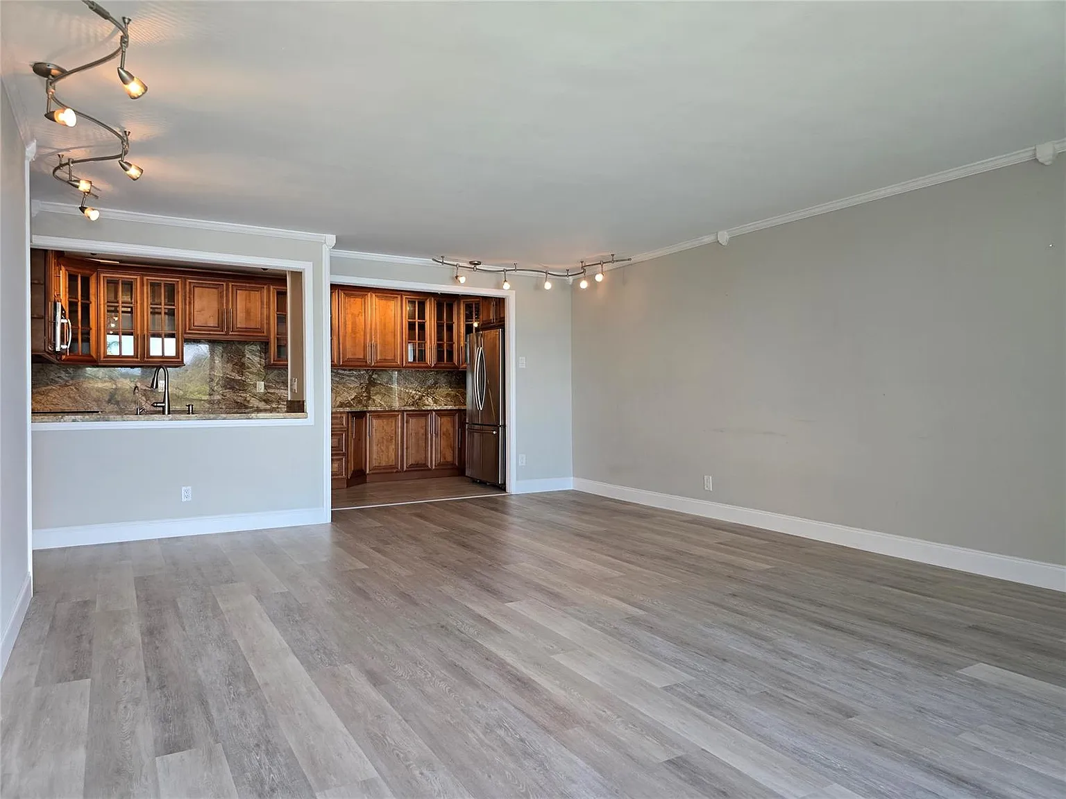 2 bed, 1250 sqft, $3,200 — Photo 3