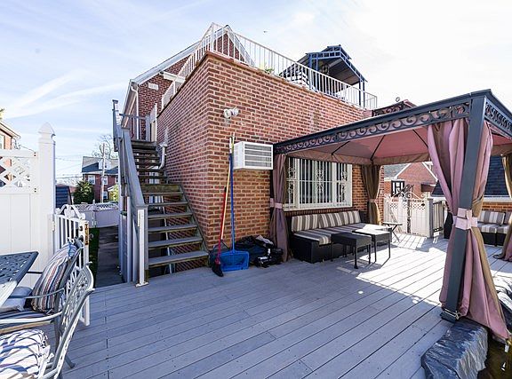 4th image of 2333 Lodovick Ave