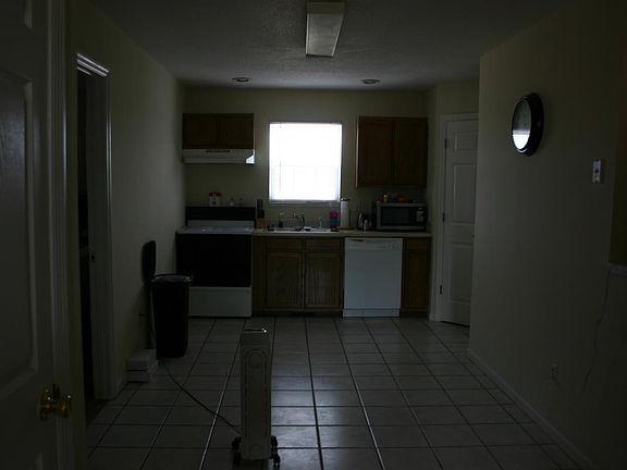 5th image of 123 Lee Dr #1