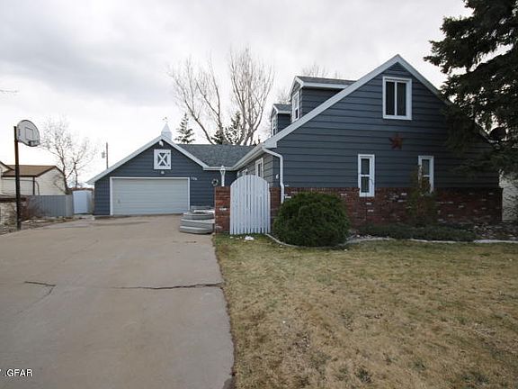 4th image of 108 14th Ave S