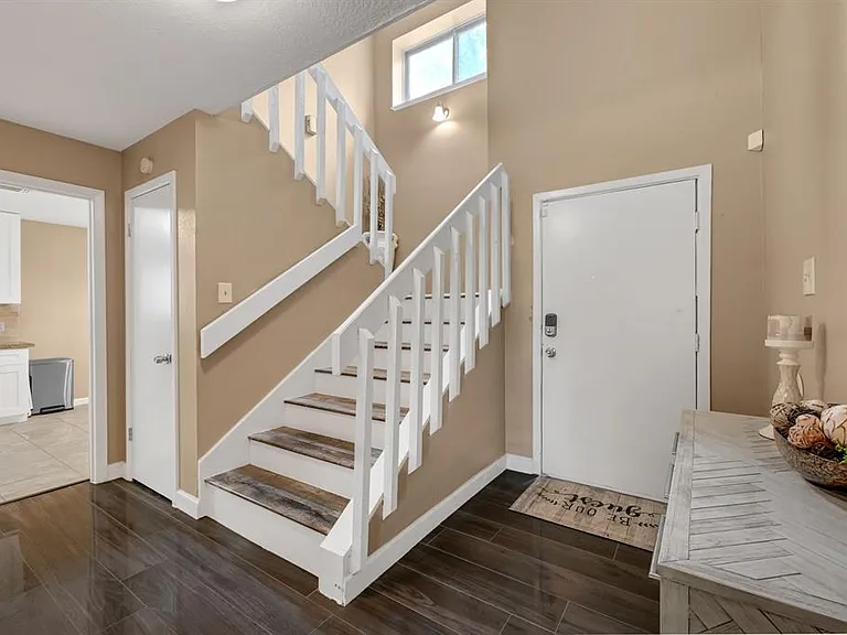 10139 Fernstone Ln — Photo 13