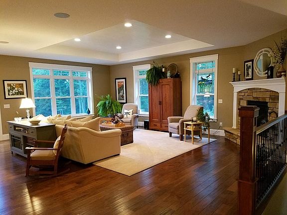 Great Room 10' Tray Ceiling