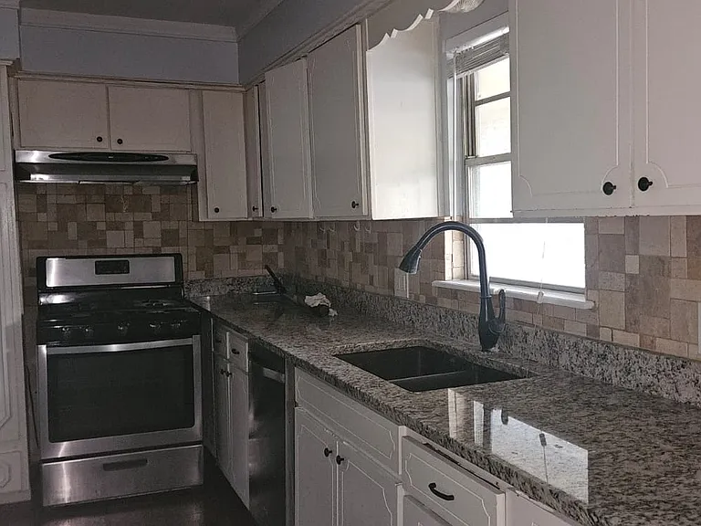 1214 Burleson St — Photo 20