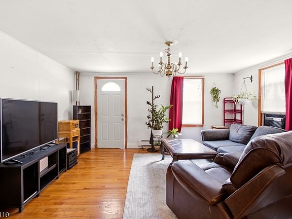 3rd image of 87-89 W Somerset St