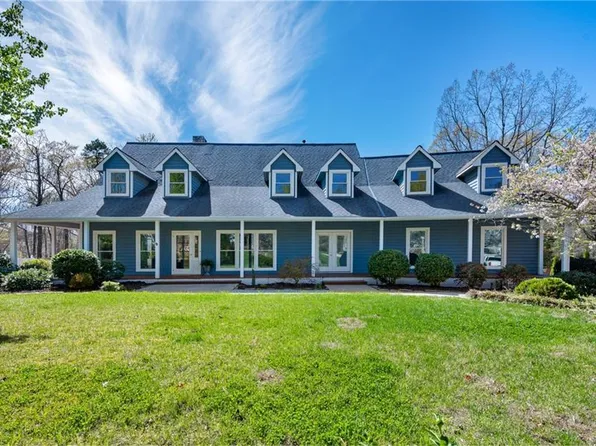 3710 Waldenbrook Rd, Greensboro, NC 27407