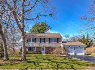 4 Barnwell Ln, Stony Brook, NY 11790