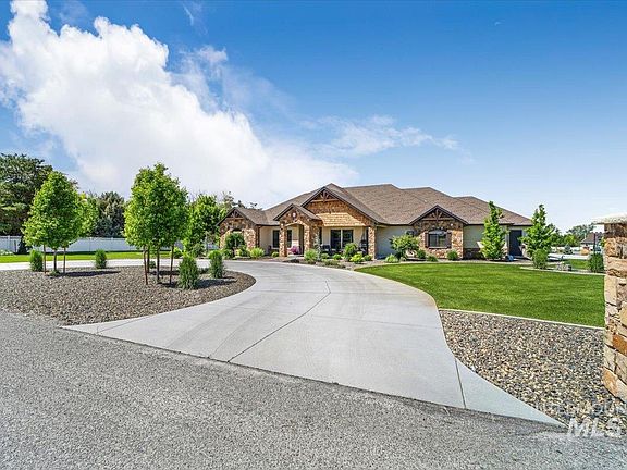 3rd image of 3249 Laurelwood Dr