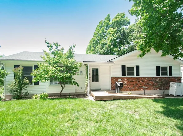 9912 Oakridge Dr, Overland Park, KS 66212