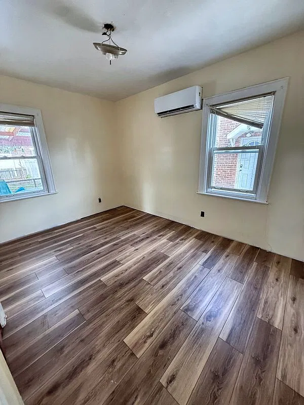 3 bed, 2.0 bath, 1000 sqft, $3,500 — Photo 2