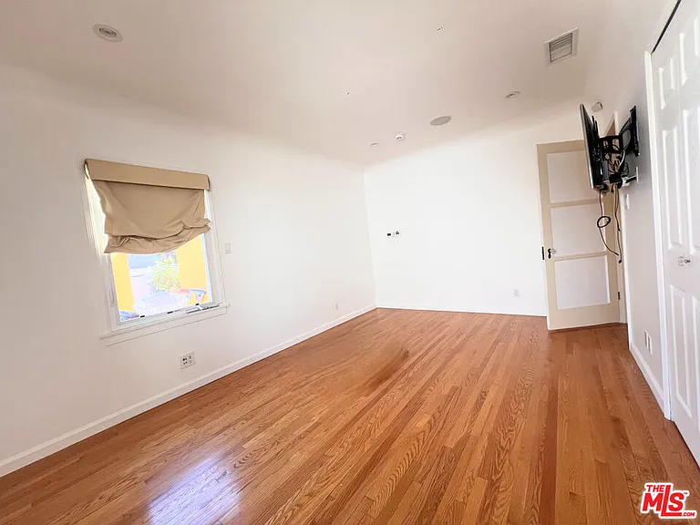 2652 S Bedford St — Photo 13