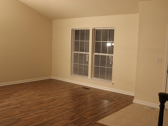 Living Room/Entryway