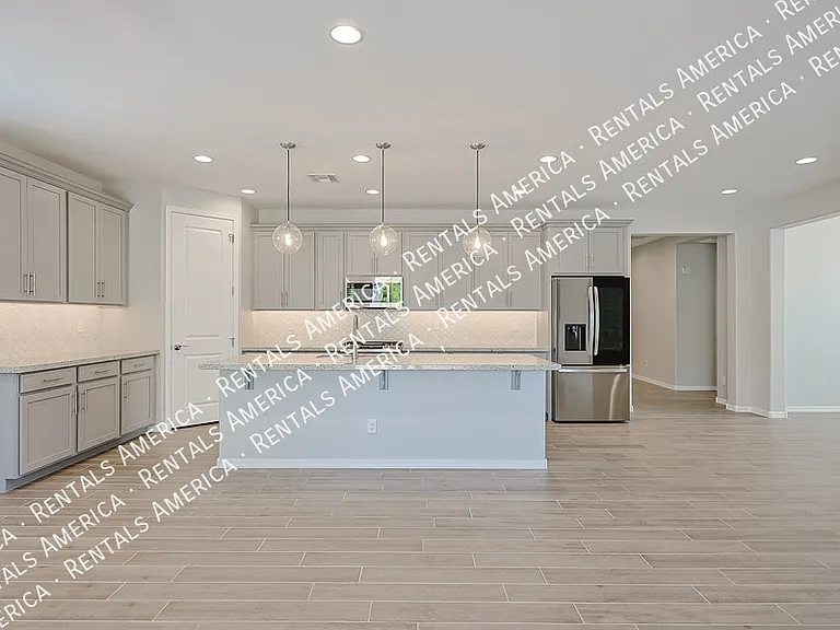 10218 W Piccadilly Rd — Photo 4