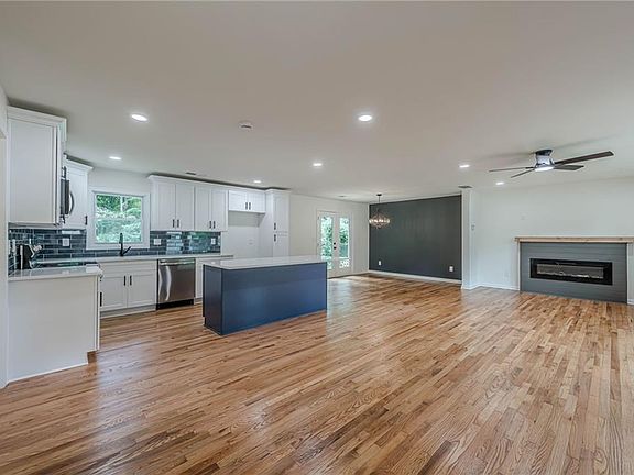4th image of 2550 Miriam Ln