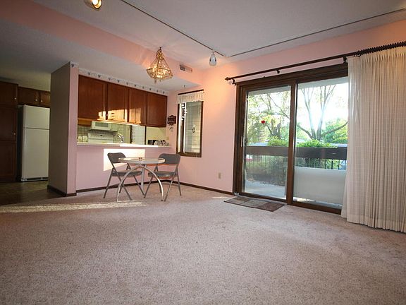 4th image of 200 Willow Ct APT 1F