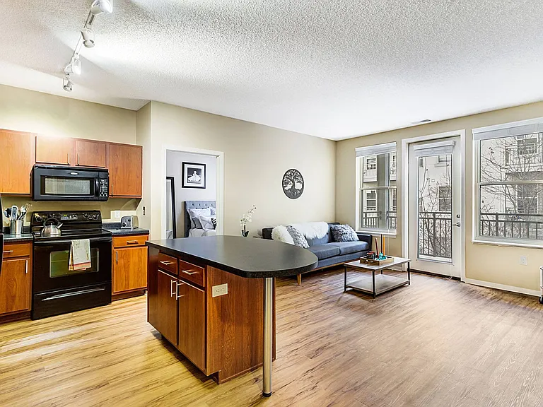 Uptown Lake Apartments — Photo 7