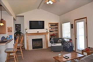 4th image of 1054 Carolyns Ln
