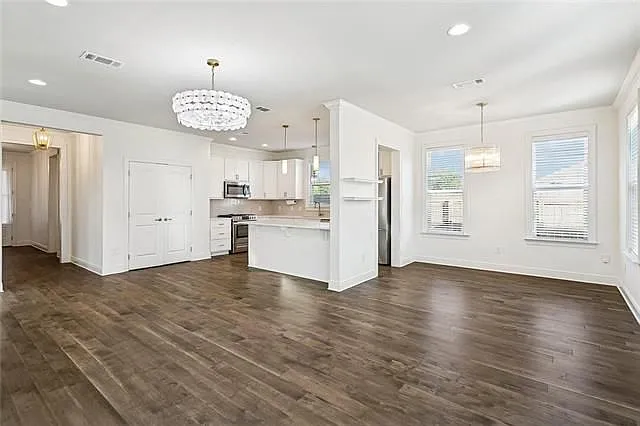 4 bed, 3.0 bath, 2237 sqft, $3,400 — Photo 3