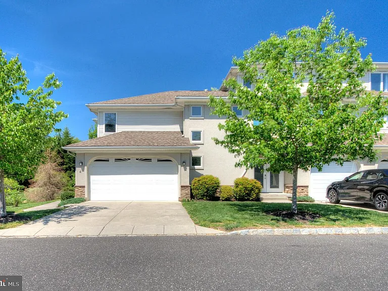 4 Regency Ct — Photo 3