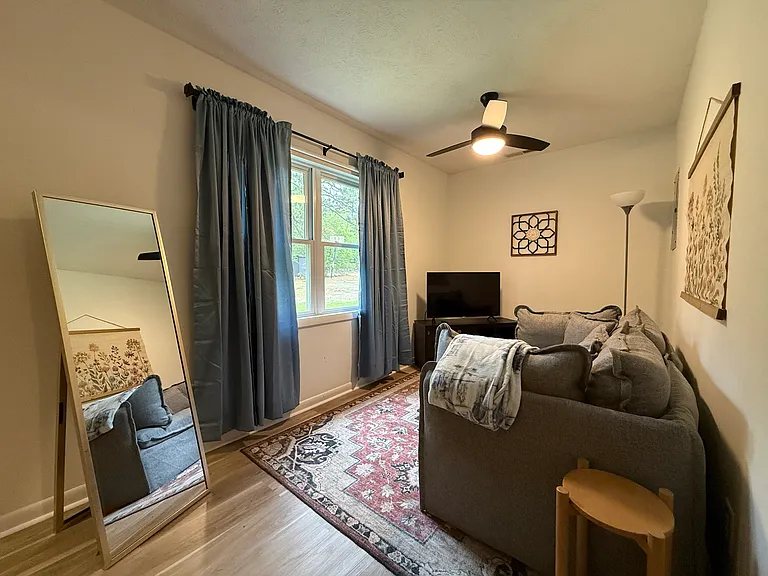 111 Oakcrest Ct — Photo 3