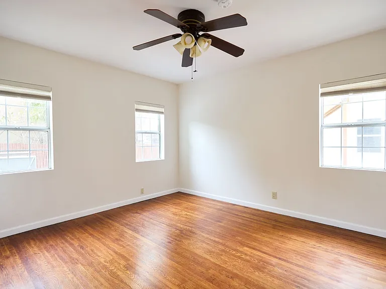 Edenhurst Ave. 3730 -Rentals — Photo 23