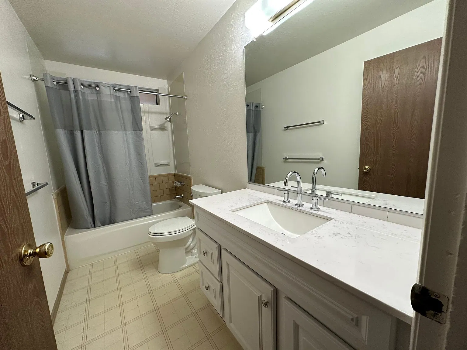 845 Lakeside Dr — Photo 2