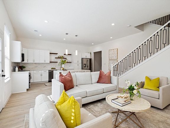 4th image of 927 Bianco Ln