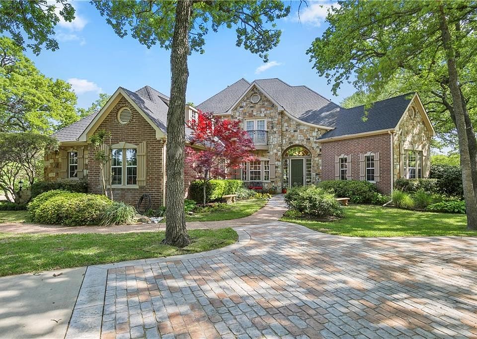 Beautiful Custom Built Holland Home On Over 2 Treed Acres!
